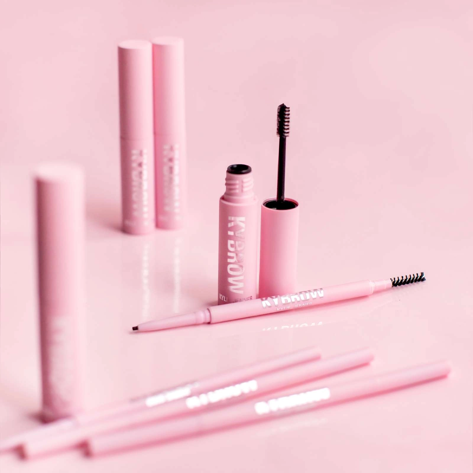 Brow Pencil</strong></td>
<td>Fill in brows using short, upward strokes that mimic your natural hair growth. Blend with the built-in spoolie for a seamless look.</td>
</tr>
<tr>
<td><strong> - Image 3