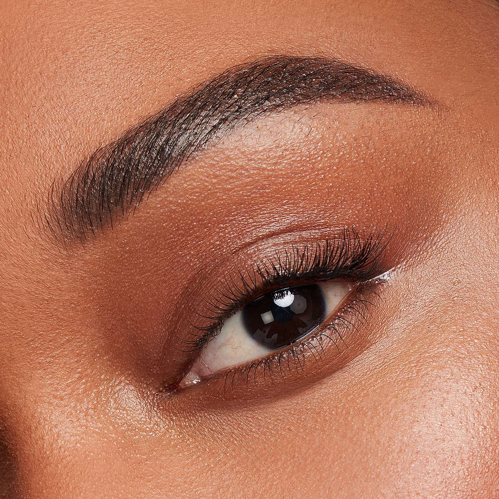 Brow Pencil</strong></td>
<td>Fill in brows using short, upward strokes that mimic your natural hair growth. Blend with the built-in spoolie for a seamless look.</td>
</tr>
<tr>
<td><strong> - Image 6