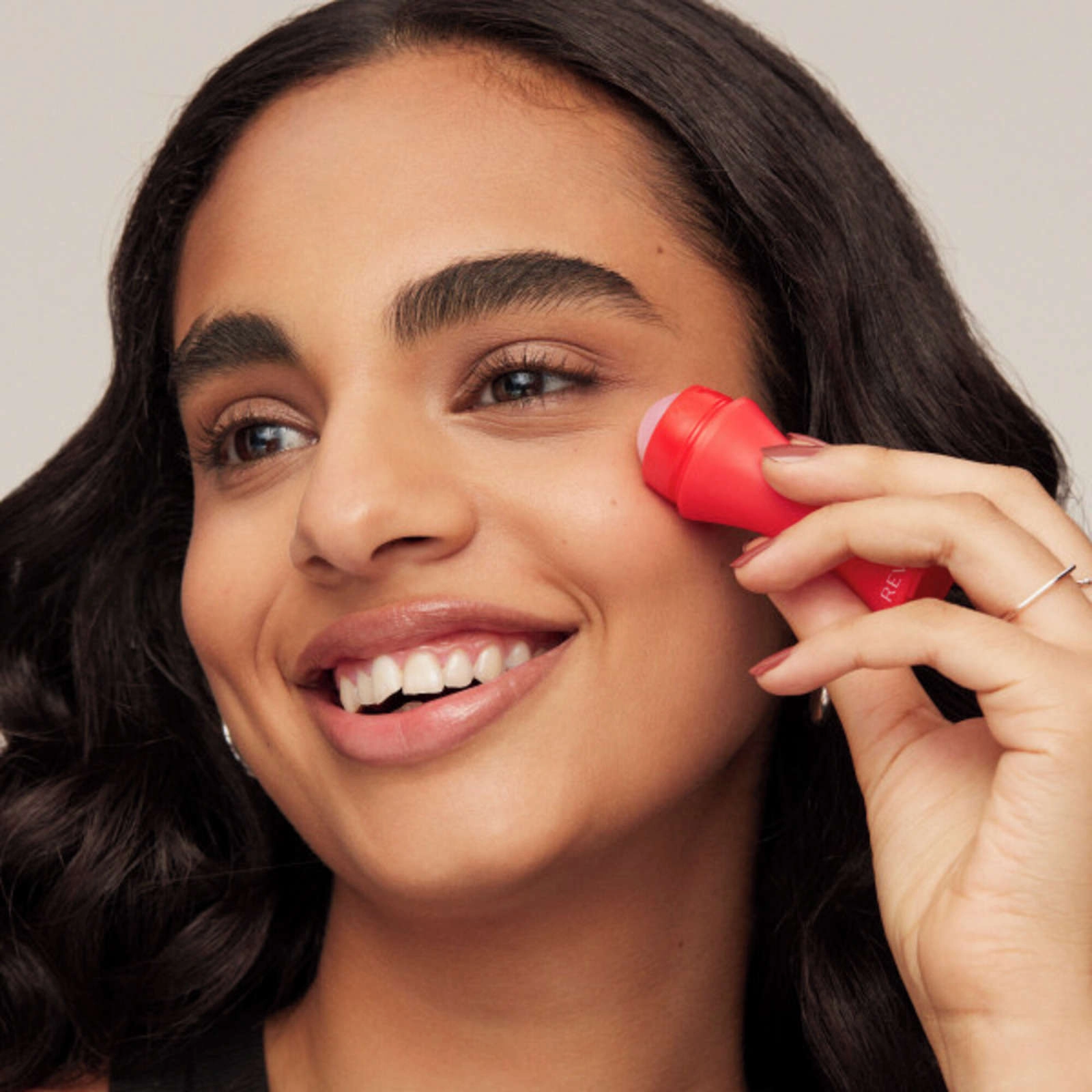 Revlon Rose Quartz Reviving Facial Roller - 3-in-1 Depuffing, Cooling & Reviving Tool for Sensitive Skin - Image 3