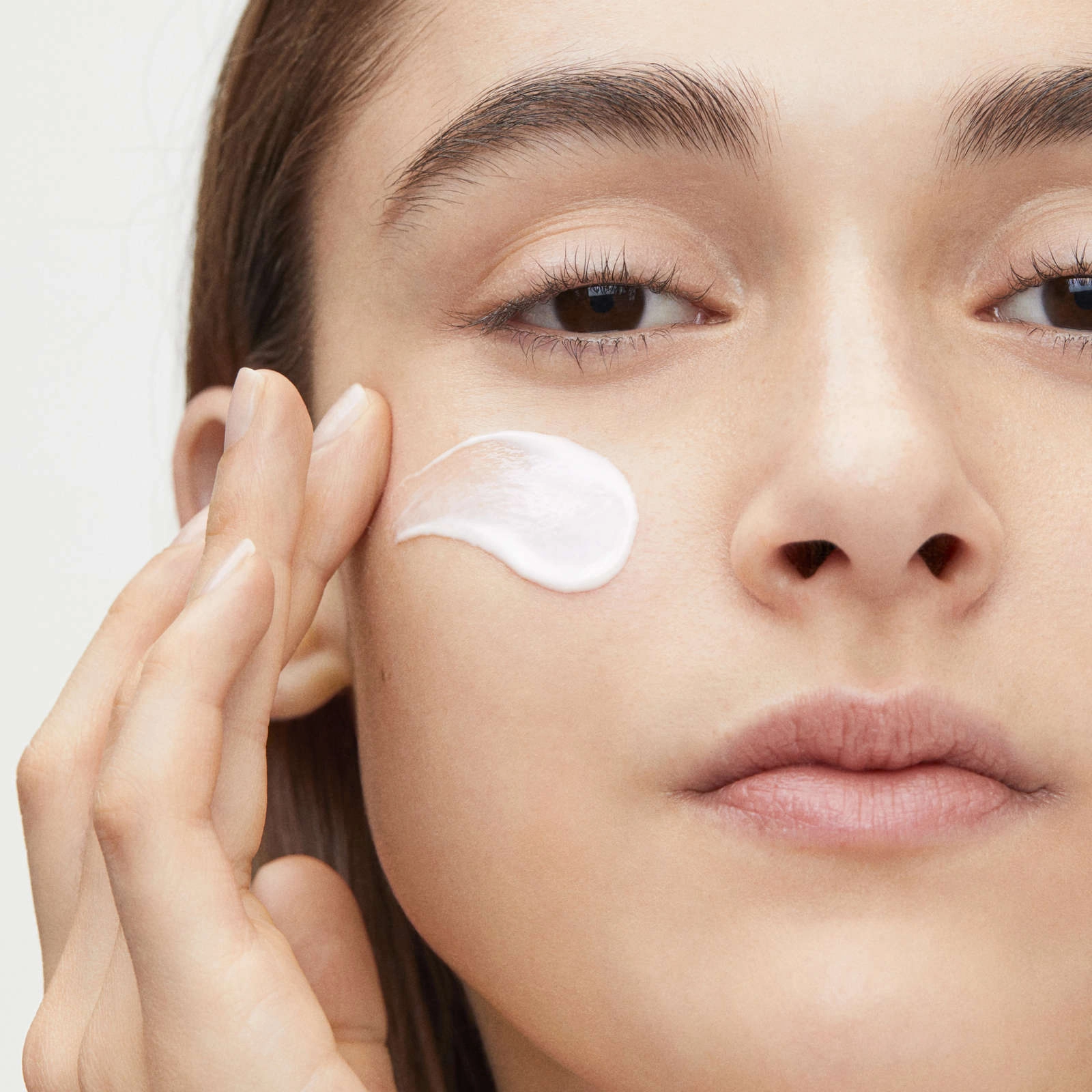 Shiseido Vital Perfection Uplifting and Firming Eye Cream - Reduces Dark Circles, Wrinkles, Bags - Image 7