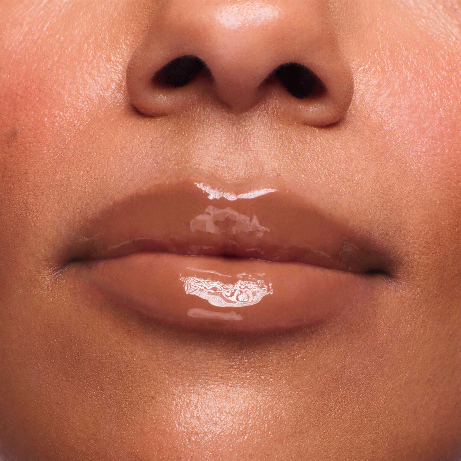 Stila Plumping Lip Glaze - Clear with MAXI-LIP™ Complex for Hydration & Mega-Watt Shine - Image 5
