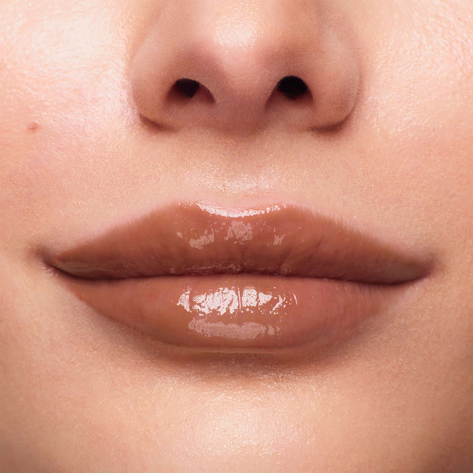 Stila Plumping Lip Glaze - Clear with MAXI-LIP™ Complex for Hydration & Mega-Watt Shine - Image 6