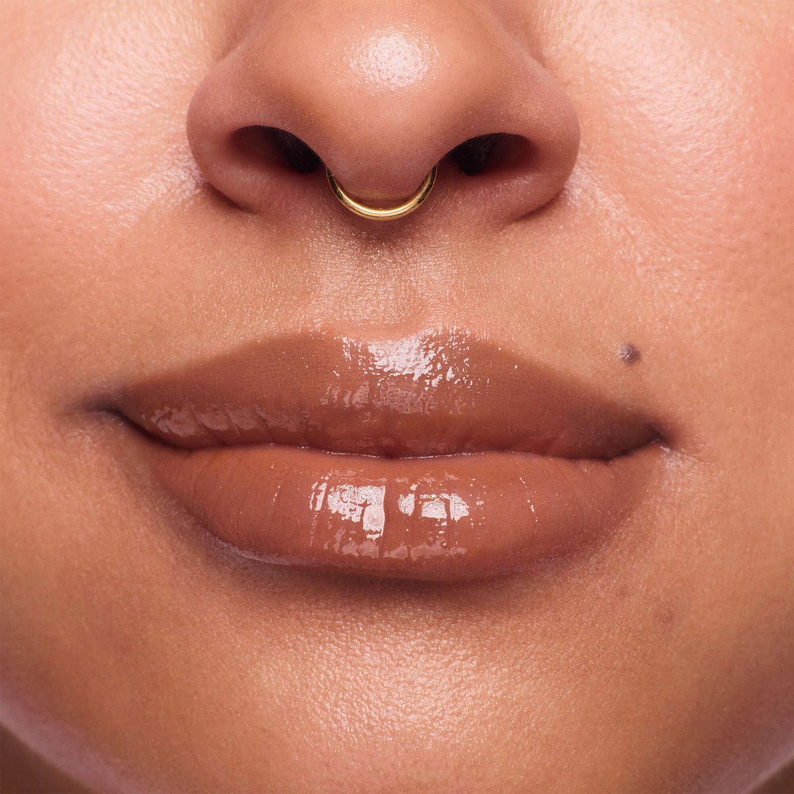 Stila Plumping Lip Glaze - Clear with MAXI-LIP™ Complex for Hydration & Mega-Watt Shine - Image 7