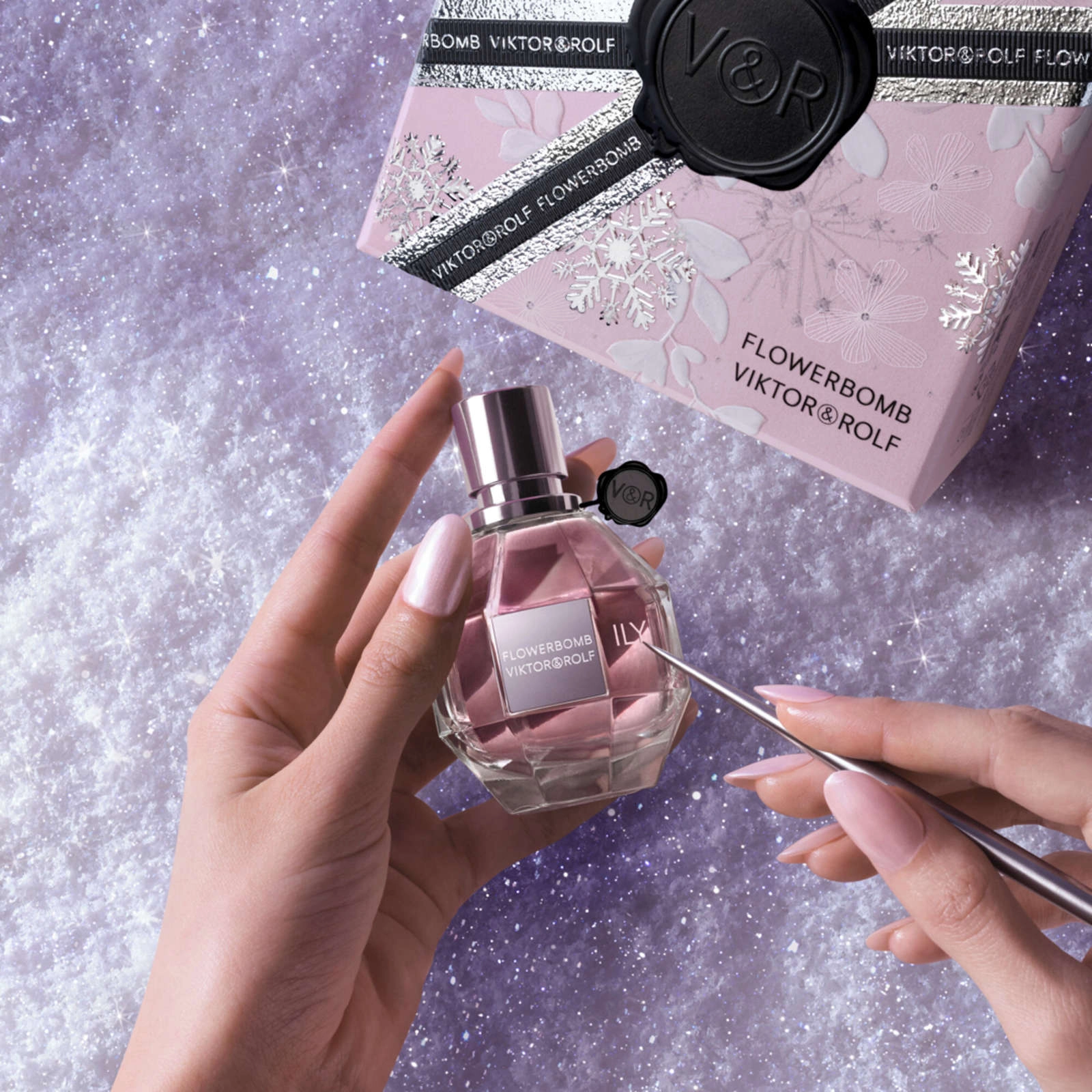 Viktor & Rolf Flowerbomb Eau de Parfum Gift Set - 30mL Spray, 50mL Lotion & 40mL Cream, Floral Aroma - Image 6