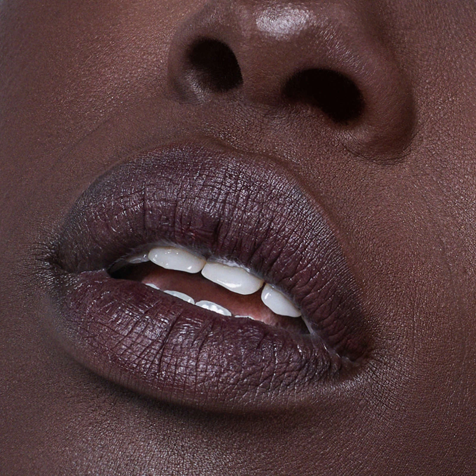 r.e.m. beauty Practically Permanent Lip Stain Marker in Miss Berry - Longwearing, Vegan, Clean Ingredients - Image 4