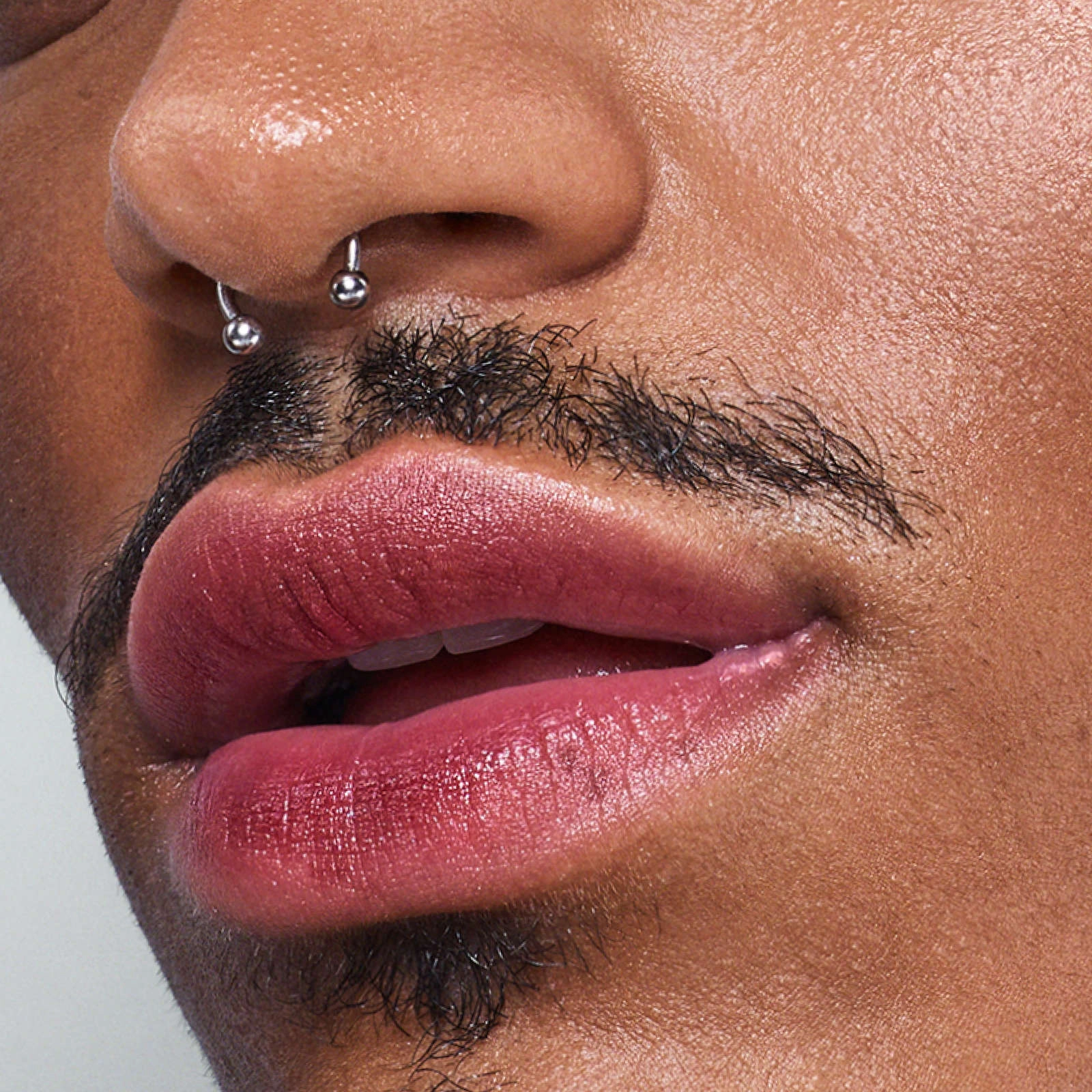 r.e.m. beauty Practically Permanent Lip Stain Marker in Miss Berry - Longwearing, Vegan, Clean Ingredients - Image 5